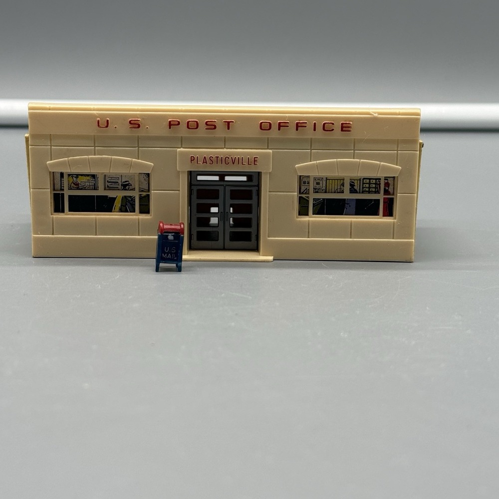 Vintage HO Scale Bachmann Plasticville Post Office Building With Mailbox